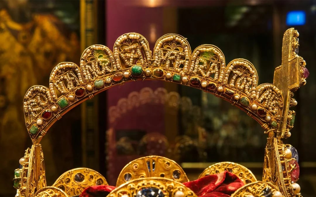 Combo: Kunsthistorisches Museum + Imperial Treasury Admission Tickets Image 11