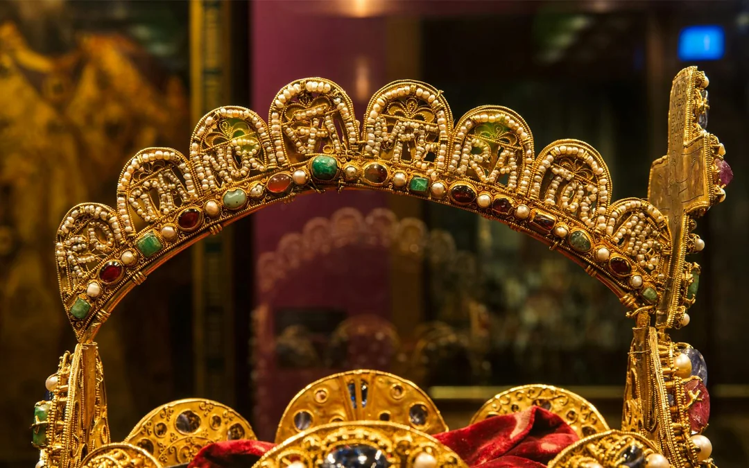 Combo: Kunsthistorisches Museum + Imperial Treasury Admission Tickets Image 11
