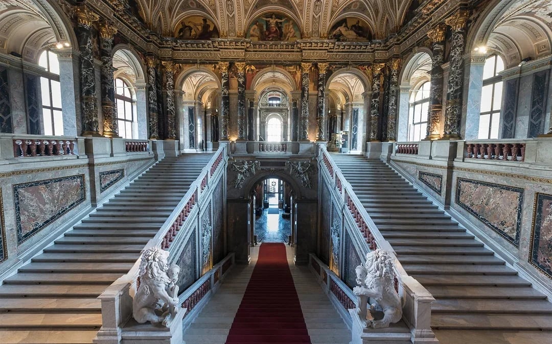 Combo: Kunsthistorisches Museum + Imperial Treasury Admission Tickets Image 7