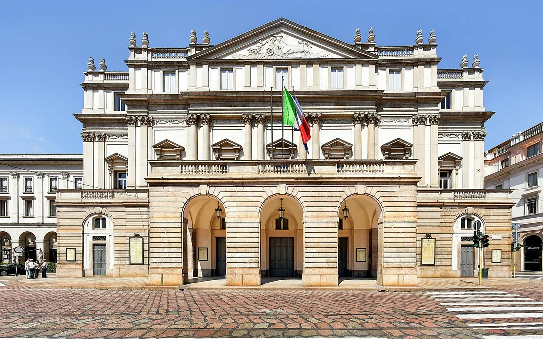 Combo: La Scala Theater + Milan Cathedral Skip-the-Line Guided Tour Image 2