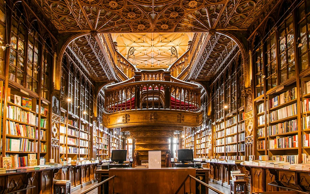 Combo: Lello Library Priority Entrance + Lello Foundation Museum (Free Book Included) Image 2