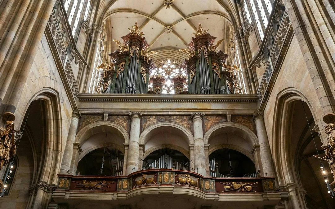 Combo: Lobkowicz Palace Tour + Prague Castle Tour Image 11