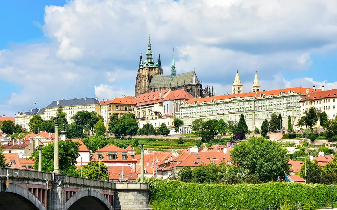 Combo: Lobkowicz Palace Tour + Prague Castle Tour Image 3