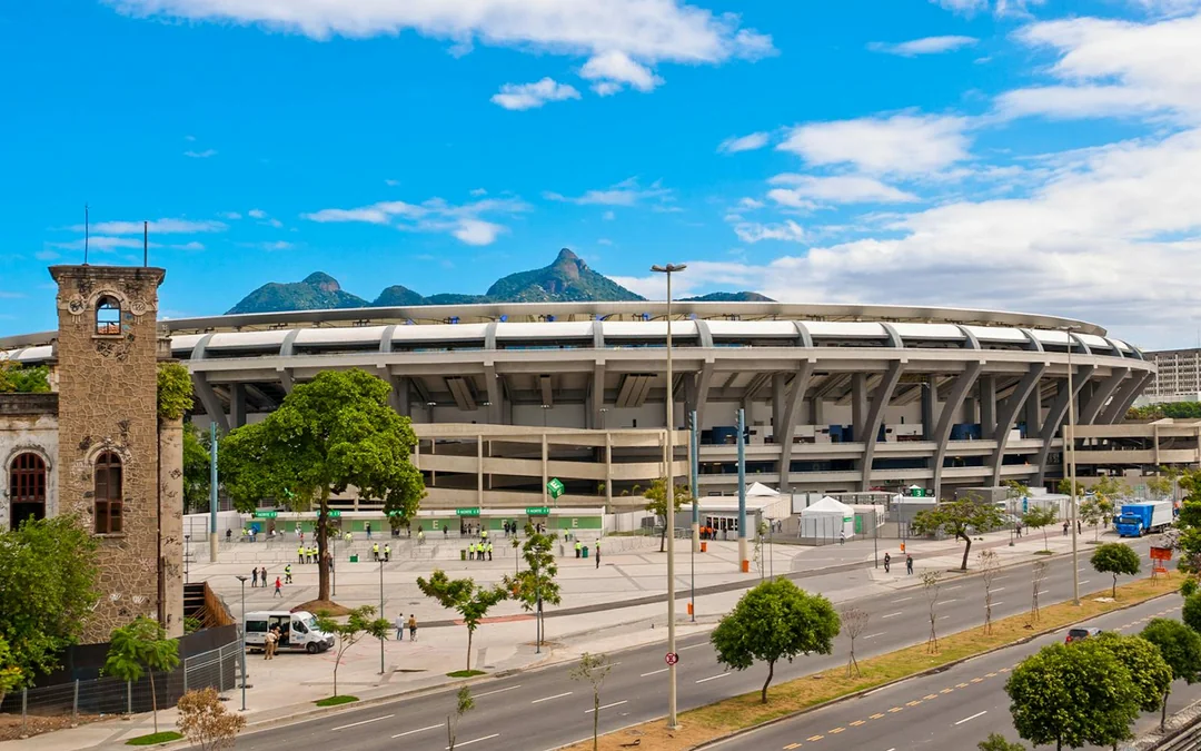 Combo: Maracanã Stadium + Christ the Redeemer by Train Image 2