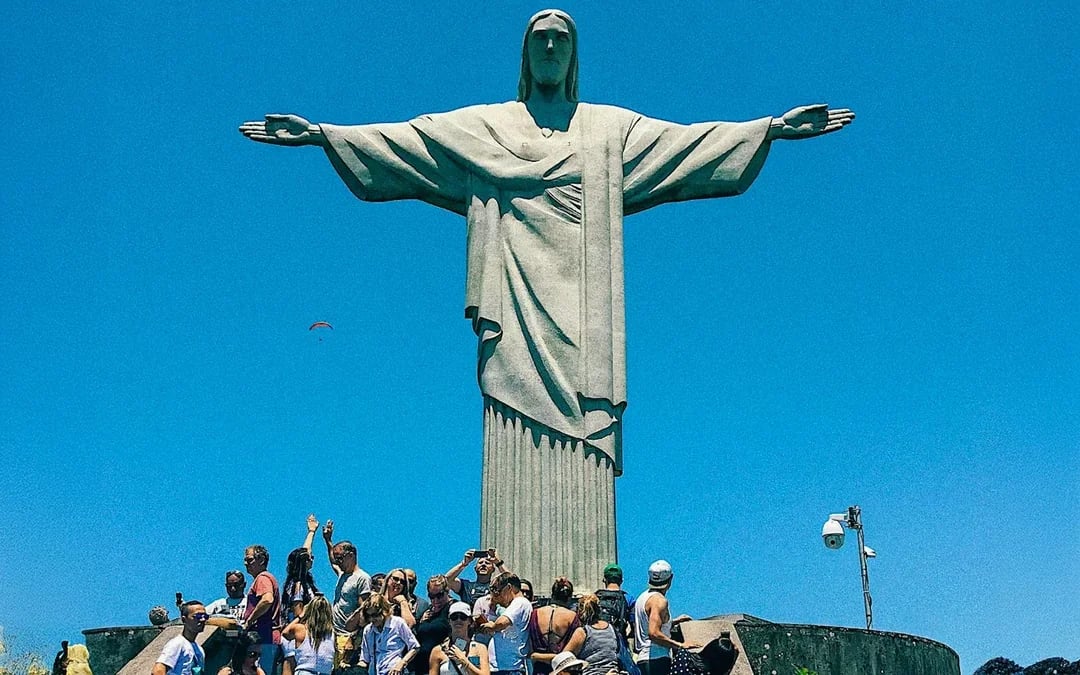 Combo: Maracanã Stadium + Christ the Redeemer by Train Image 11