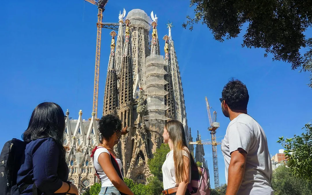 Combo: Park Güell + Sagrada Familia Skip-the-Line Guided Tour Image 1