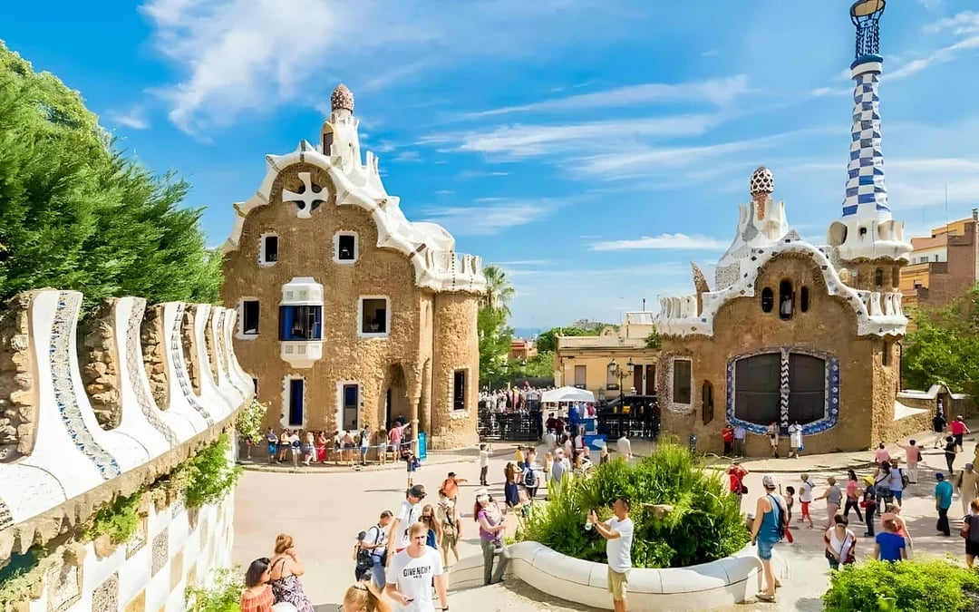 Combo: Park Güell + Sagrada Familia Skip-the-Line Guided Tour Image 2