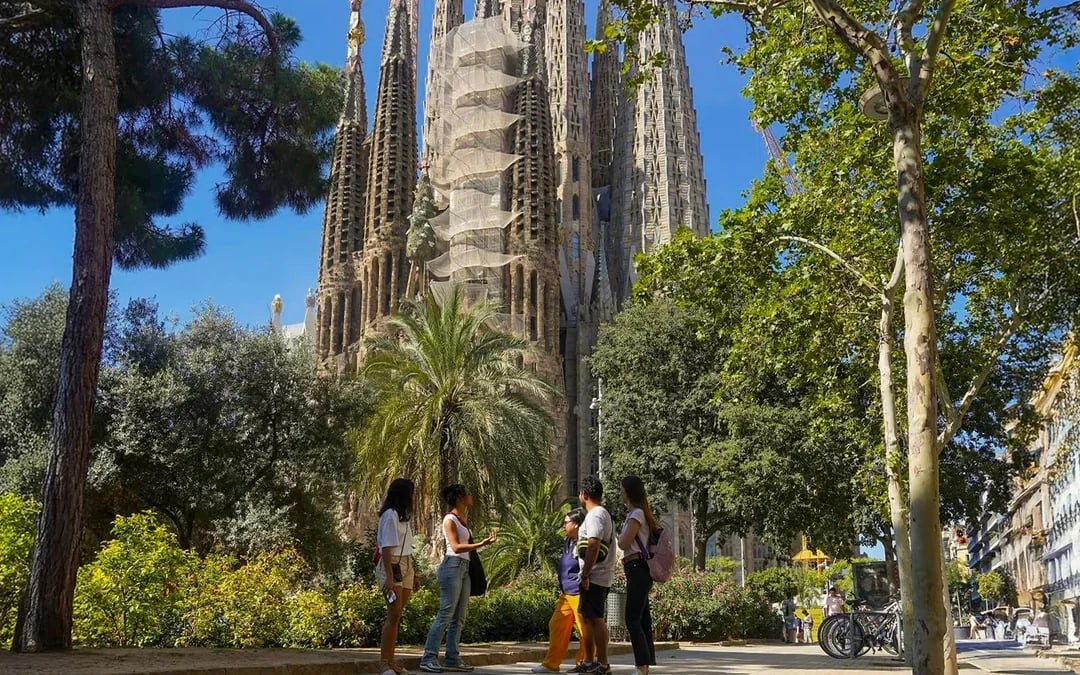 Combo: Park Güell + Sagrada Familia Skip-the-Line Guided Tour Image 4