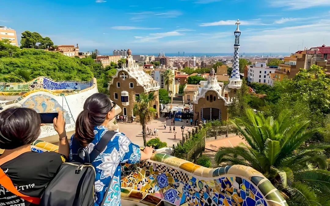 Combo: Park Güell + Sagrada Familia Skip-the-Line Guided Tour Image 7