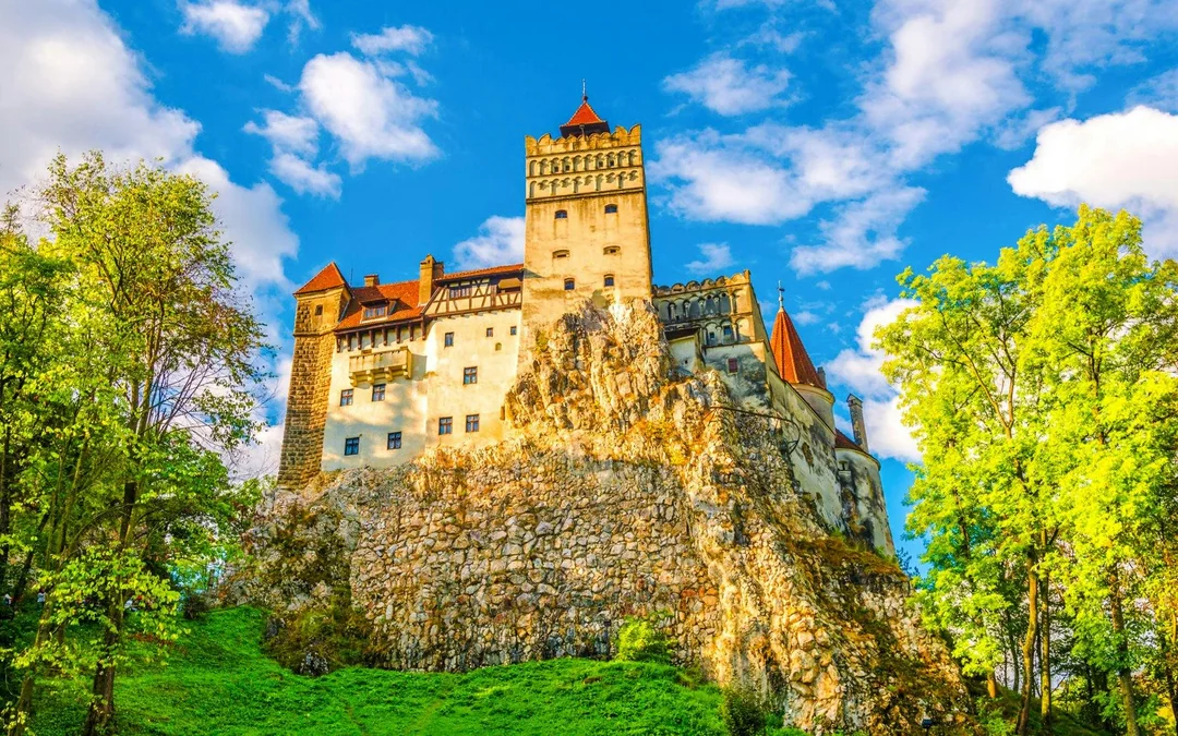Combo: Peles & Dracula Castles + Brasov & Parliament + Ceausescu House Image 3