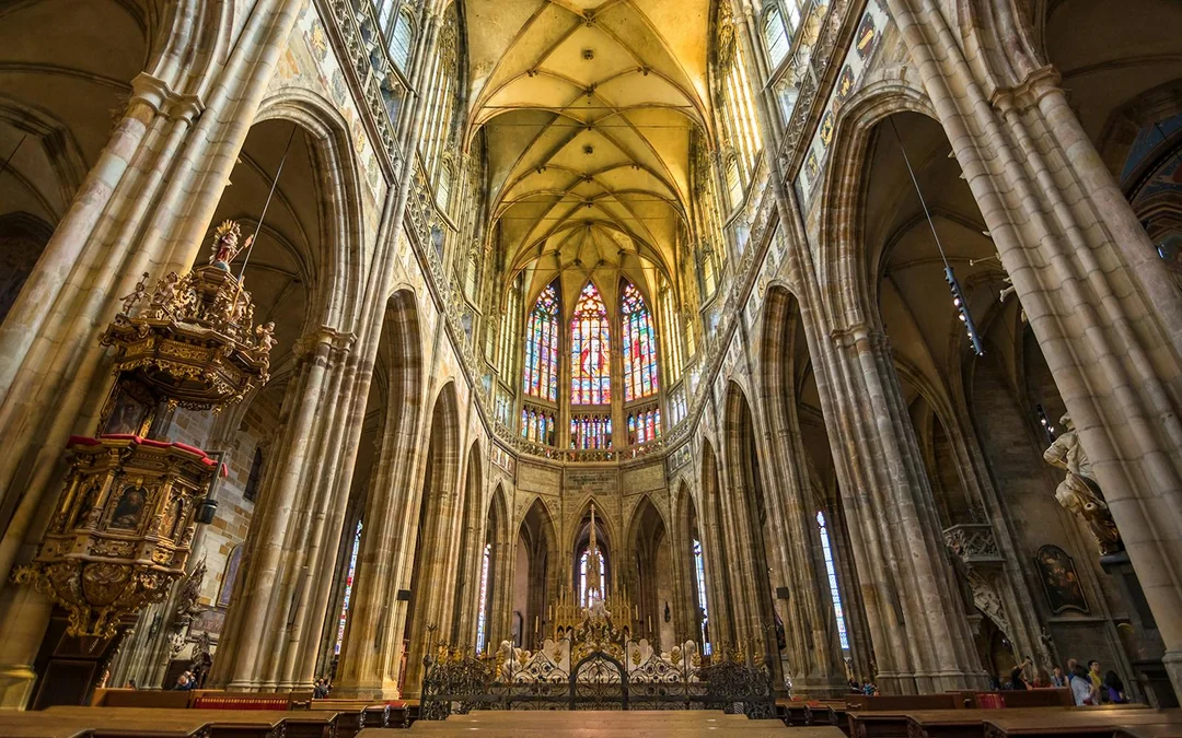 Combo: Prague Castle Guided Tour, River Cruise & Bus Transfer Image 2