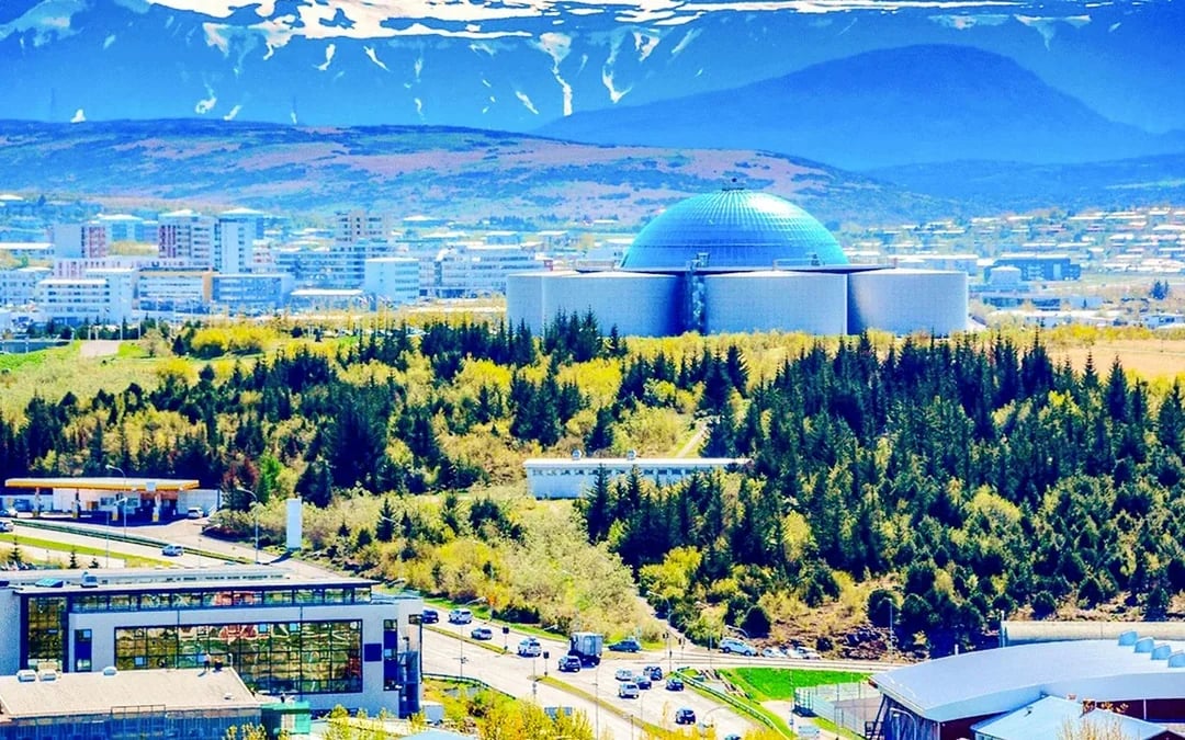 Combo: Reykjavik Hop-on Hop-off Bus Tour + Wonders of Iceland Image 2