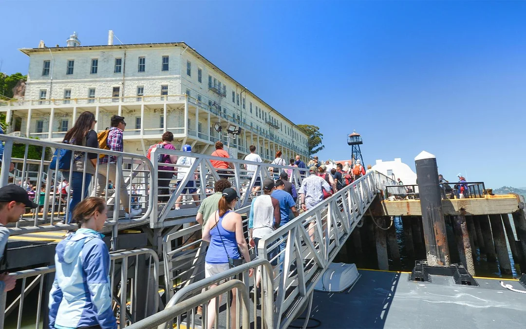 Combo: San Francisco Hop-on Hop-off Bus Tour + Golden Gate Bay & Alcatraz Cruise Tickets Image 7