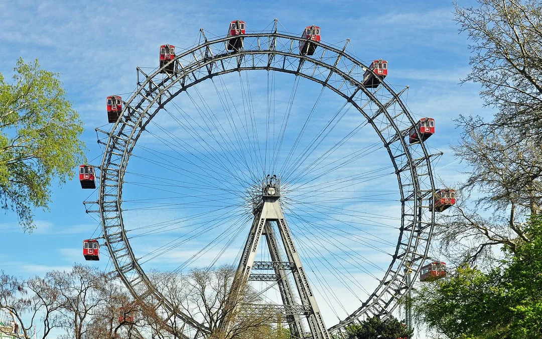 Combo (Save 16%): Vienna Hop-on Hop-off Bus Tour + Giant Ferris Wheel Tickets Image 4