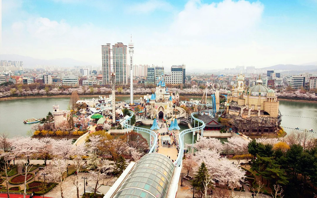 Combo (Save 26%): Lotte World + Seoul Sky Observatory Tickets Image 2