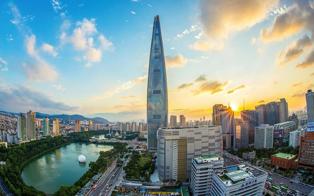 Combo (Save 38%): Lotte World and Aquarium + Seoul Sky Observatory Tickets Image 5