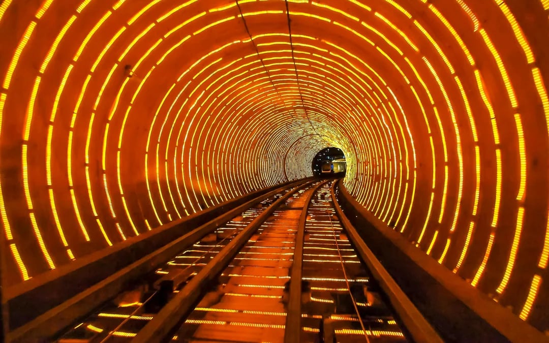 Combo: Shanghai Tower Observatory + Bund Sightseeing Tunnel Tickets Image 3