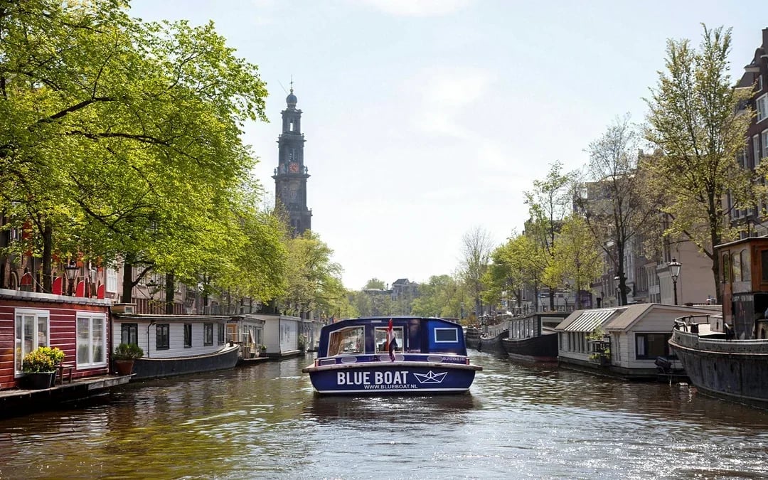 Combo: STRAAT Museum Tickets + 1-Hour Amsterdam Canal Cruise Image 2