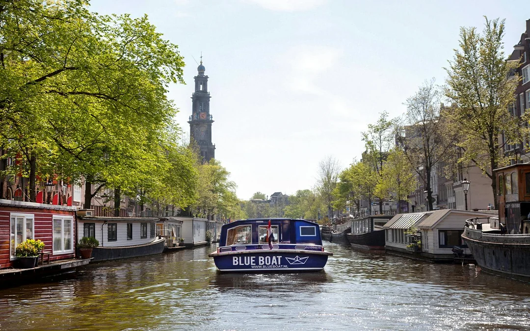 Combo: STRAAT Museum Tickets + 1-Hour Amsterdam Canal Cruise Image 2