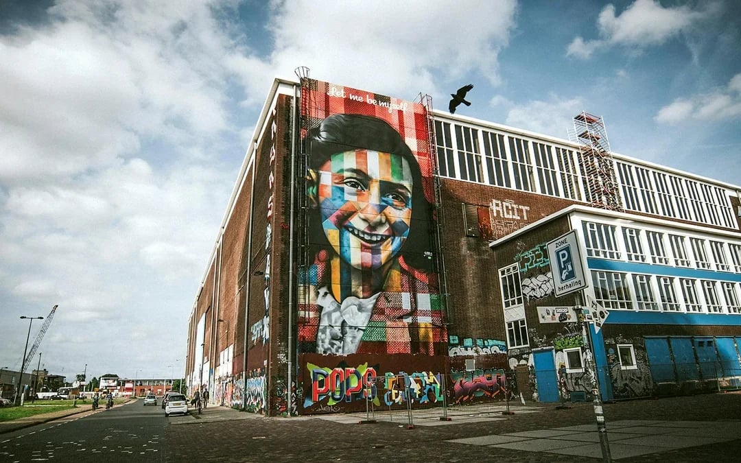 Combo: STRAAT Museum Tickets + 1-Hour Amsterdam Canal Cruise Image 4