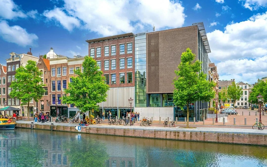 Combo: STRAAT Museum Tickets + 1-Hour Amsterdam Canal Cruise Image 6