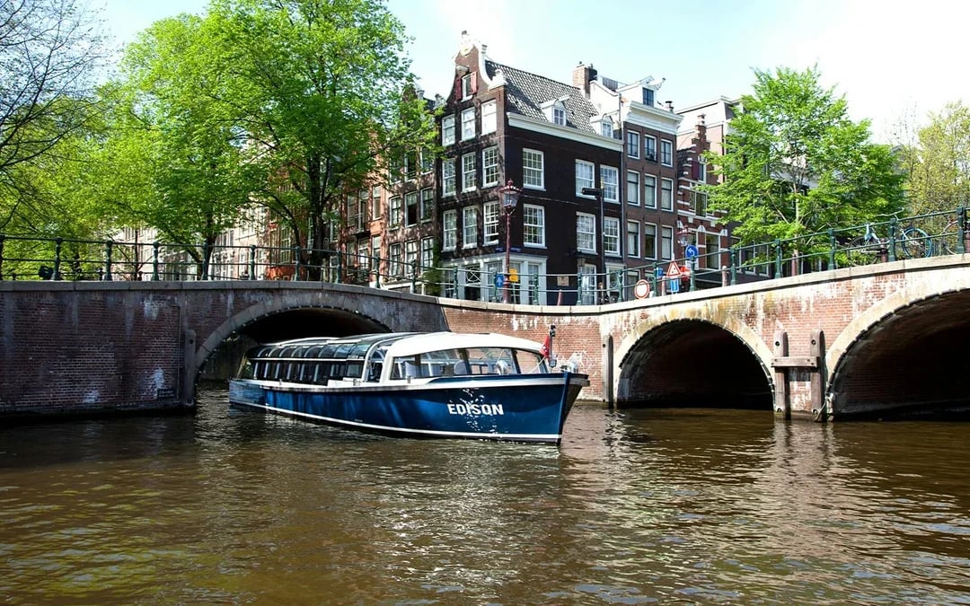 Combo: STRAAT Museum Tickets + 1-Hour Amsterdam Canal Cruise Image 7