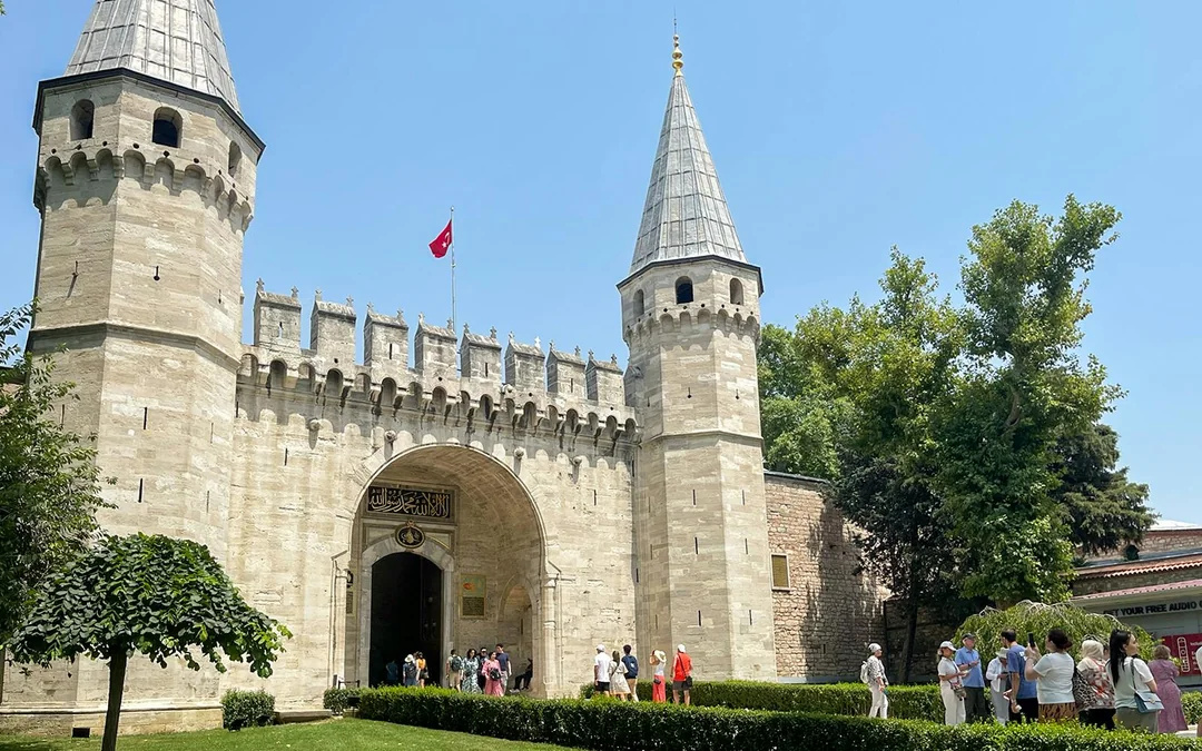 Combo: Topkapi Palace + Blue Mosque Guided Tours with Skip-the-Line Tickets Image 2