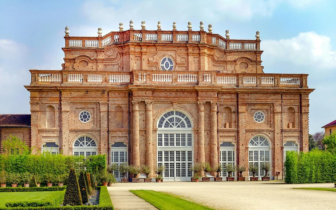 Combo: Turin Hop-on Hop-off Bus Tour + Venaria Reale Skip-the-Line Tickets Image 7