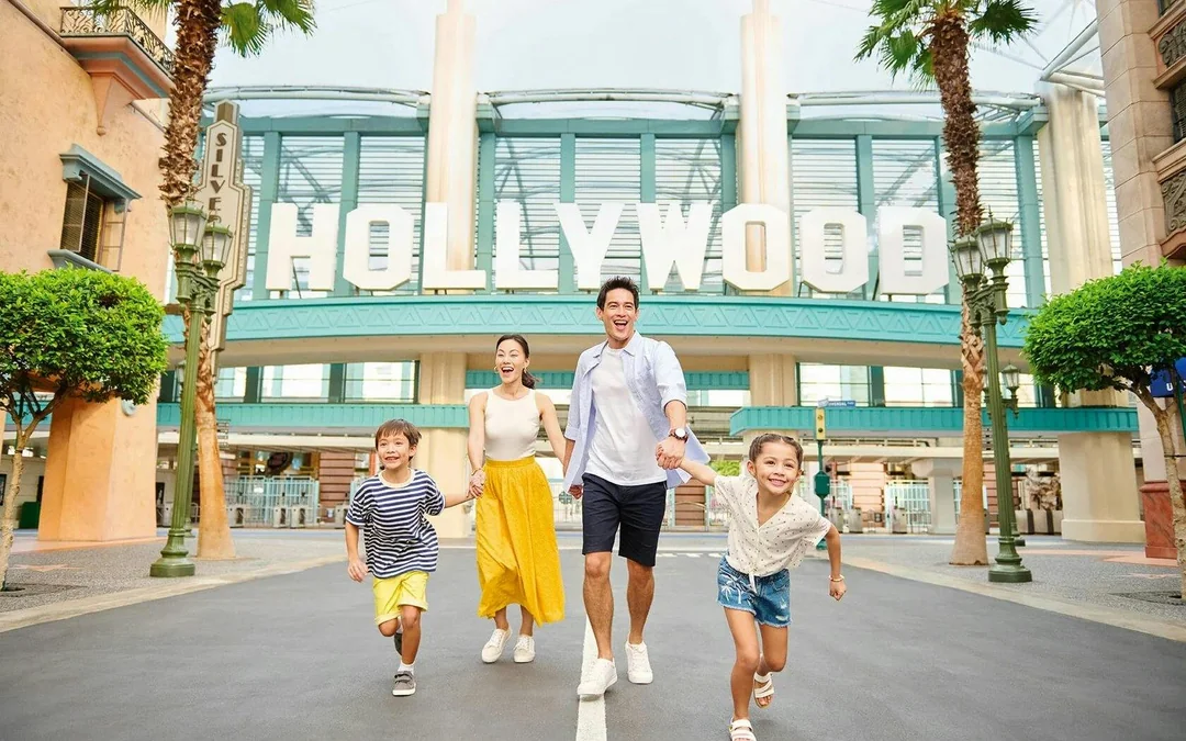 Combo: Universal Studios Singapore + Singapore Oceanarium + Adventure Cove Waterpark Tickets Image 1