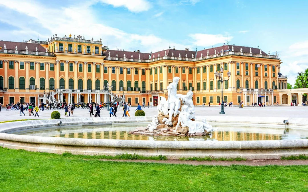 Combo: Vienna Hop-on Hop-off Bus Tour + Schönbrunn Palace & Belvedere Palace Tickets Image 4