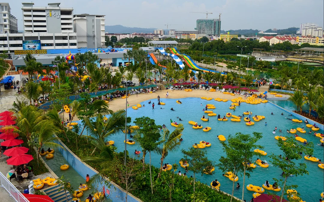 Combo : Water World @ i-City Shah Alam + Room With Breakfast Image 2