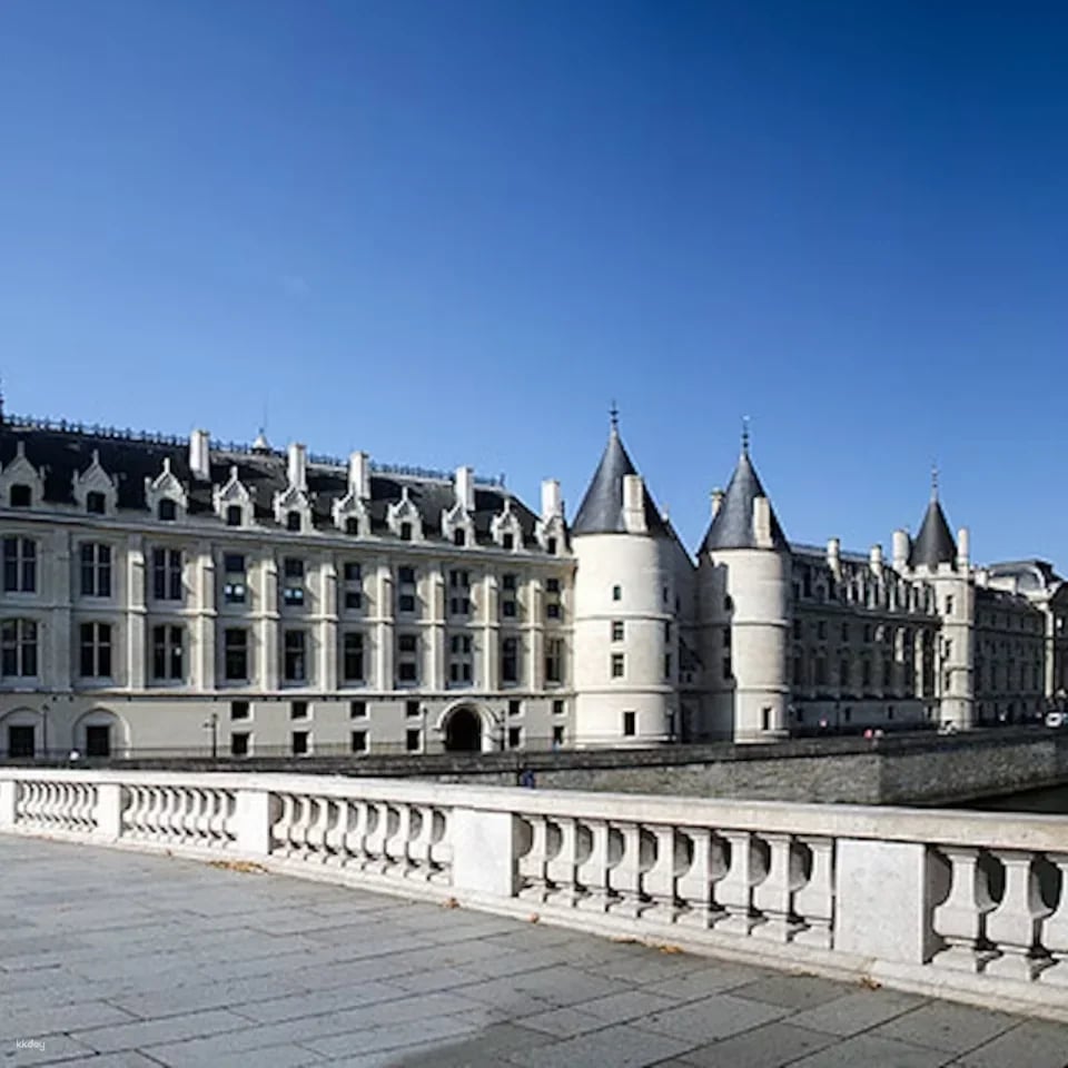 Conciergerie: Priority Entrance