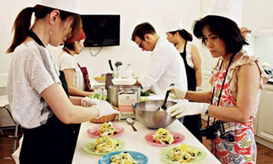 Cooking class in a Chianti farm near Siena