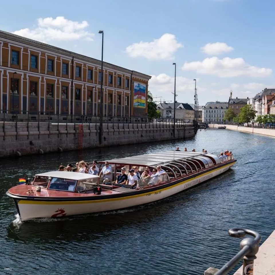 Copenhagen Card HOP: Entry to 40+ Attractions and Hop-On, Hop-Off Bus