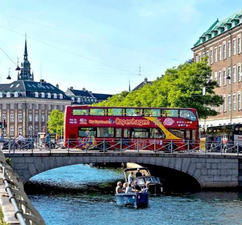 Copenhagen card-HOP with 40+ attractions and hop-on hop-ff bus