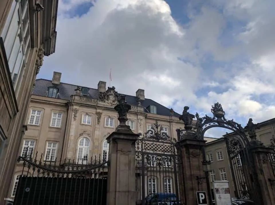 Copenhagen city game – the Little Mermaid and the Prince
