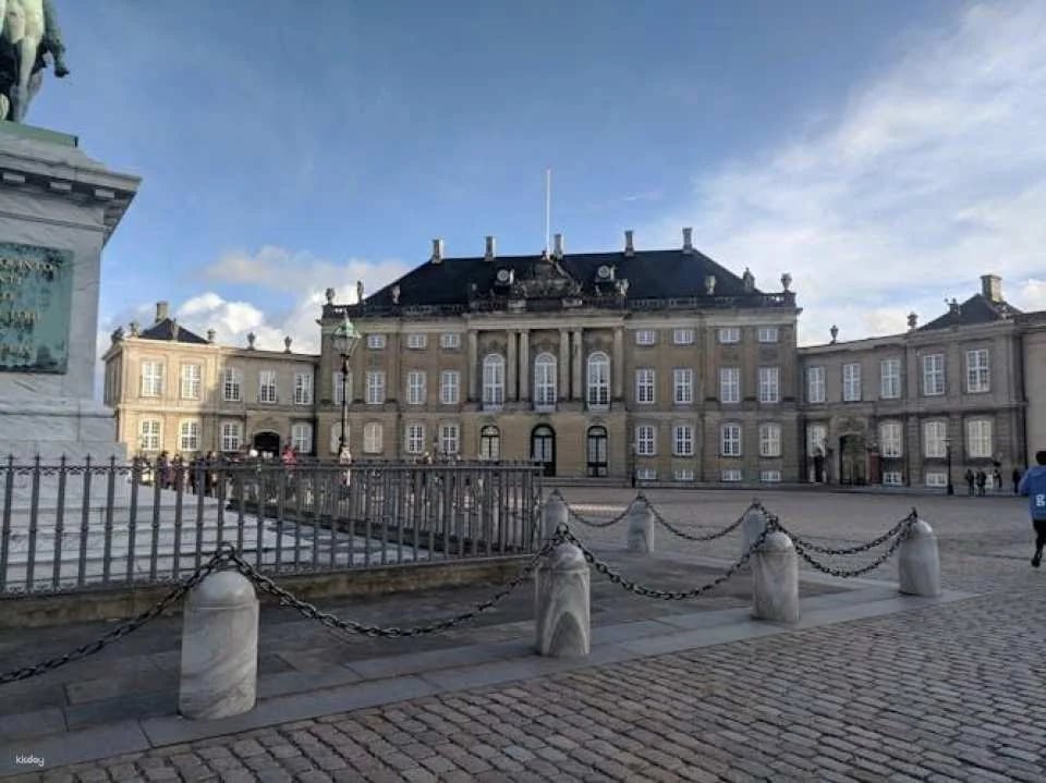 Copenhagen city game – the Little Mermaid and the Prince