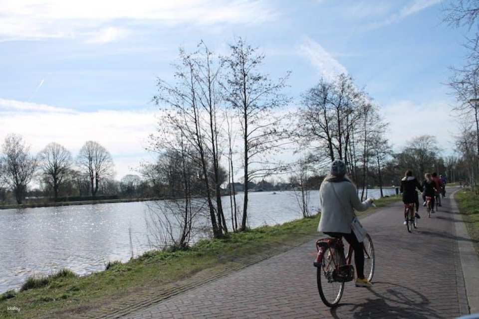 Countryside bike tour with windmill, cheese and clogs