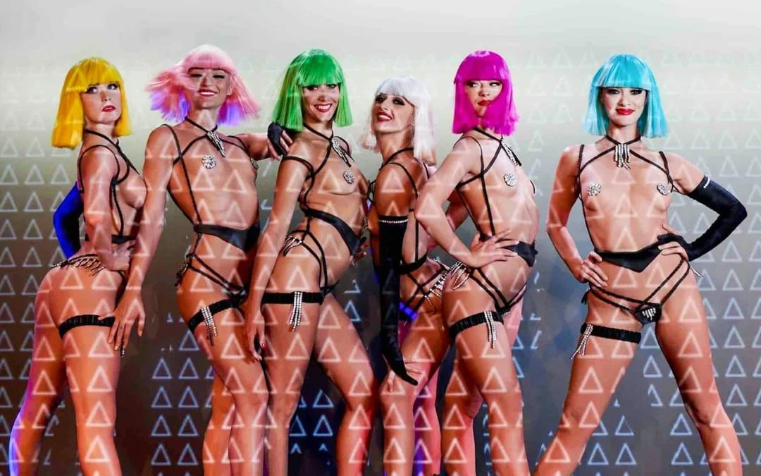 Crazy Horse Show Tickets with Dinner at Ginger Restaurant Image 2