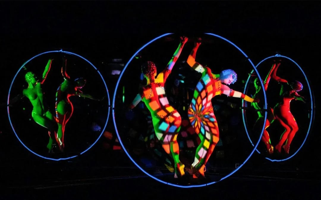 Crazy Horse Show Tickets with Dinner at Ginger Restaurant Image 3