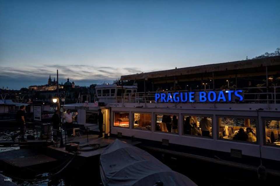 Cruise Tour in Prague with Dinner