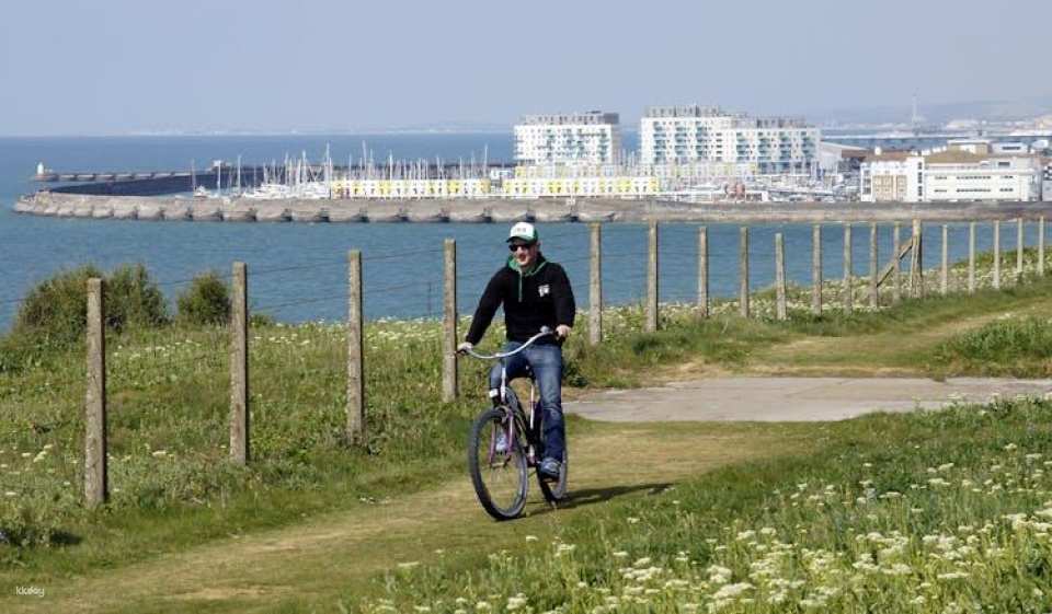 Cycle along the beachfront with Brighton Beach Bikes hire