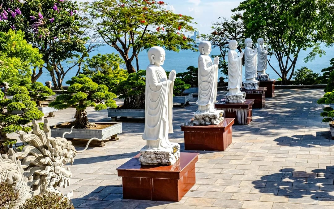 Da Nang 3-Pagodas Guided Tour: Linh Ung, Nam Son and Quan The Am Image 2