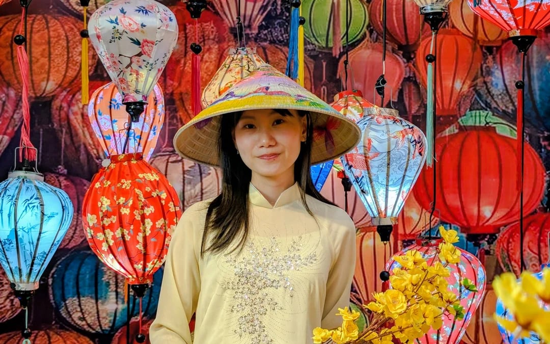 Da Nang Ao Dai Photoshoot with Ao Dai Rental and Drink at a Local Cafe Image 3