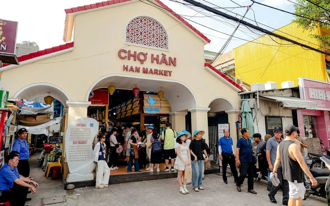 Da Nang City Highlights Bus Tour with Pickup and Drop-off Image 3