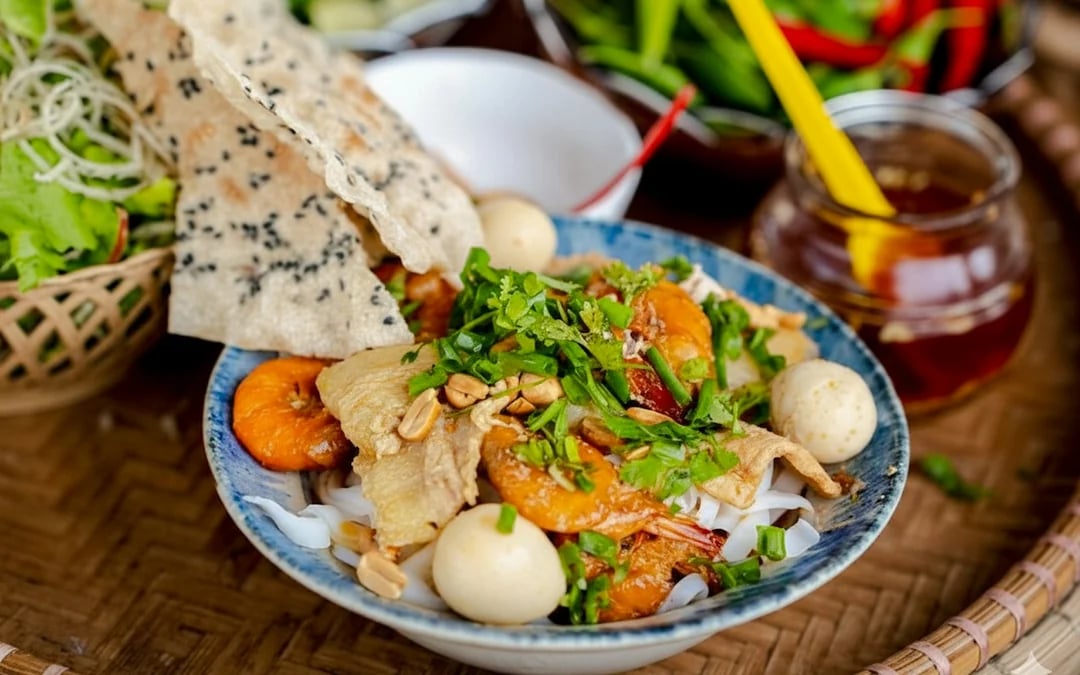 Da Nang Food Tour with Michelin-Recommended Dish and Vietnamese Coffee Culture Image 1