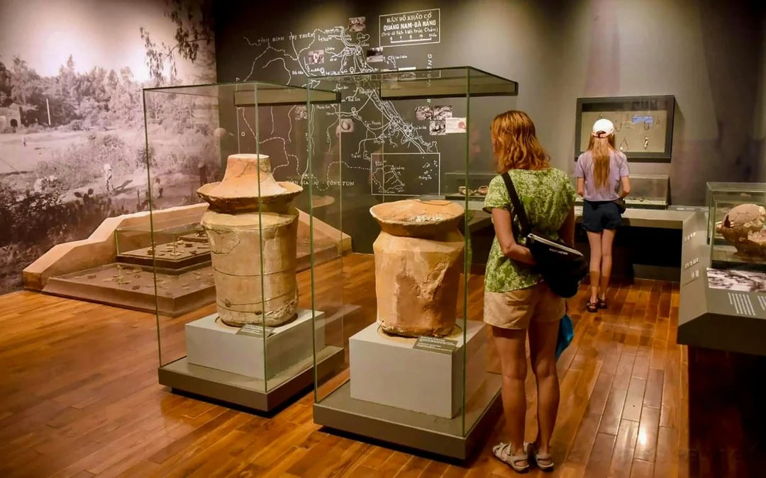 Da Nang Guided Tour with Da Nang Museum Visit, Heritage Show & Michelin-Rated Dinner Image 3