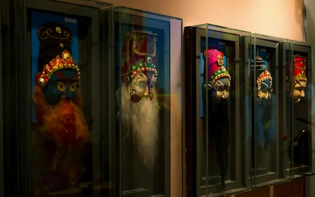 Da Nang Guided Tour with Da Nang Museum Visit, Heritage Show & Michelin-Rated Dinner Image 6
