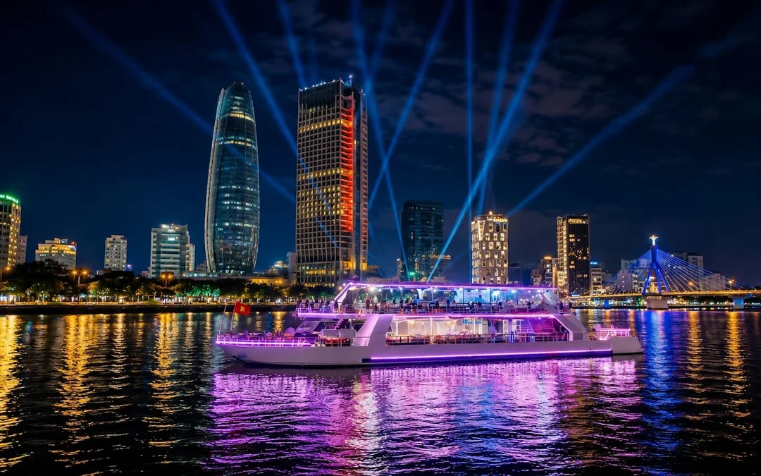 Da Nang: Han River Night Cruise Image 4