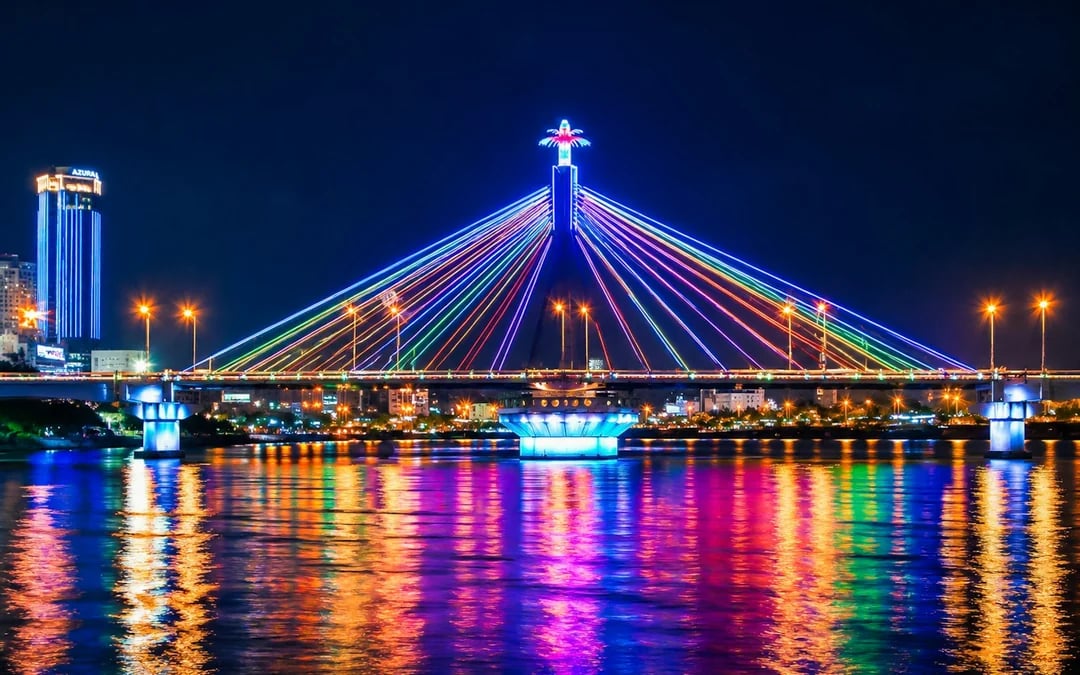 Da Nang: Han River Night Cruise Image 5